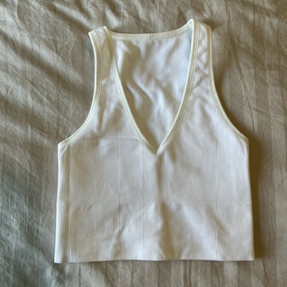 NWOT ATHLETA AURORA SEAMLESS CROP RIB TANK BRIGHT WHITE RIBBED YOGA PILATES TOP - Picture 2 of 3